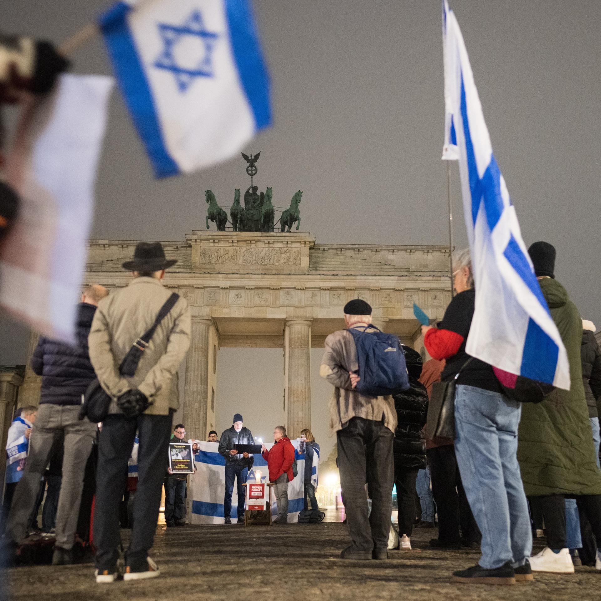 Zwei Jahre nach dem Terror der Hamas - Gedenken von Tel Aviv bis Berlin