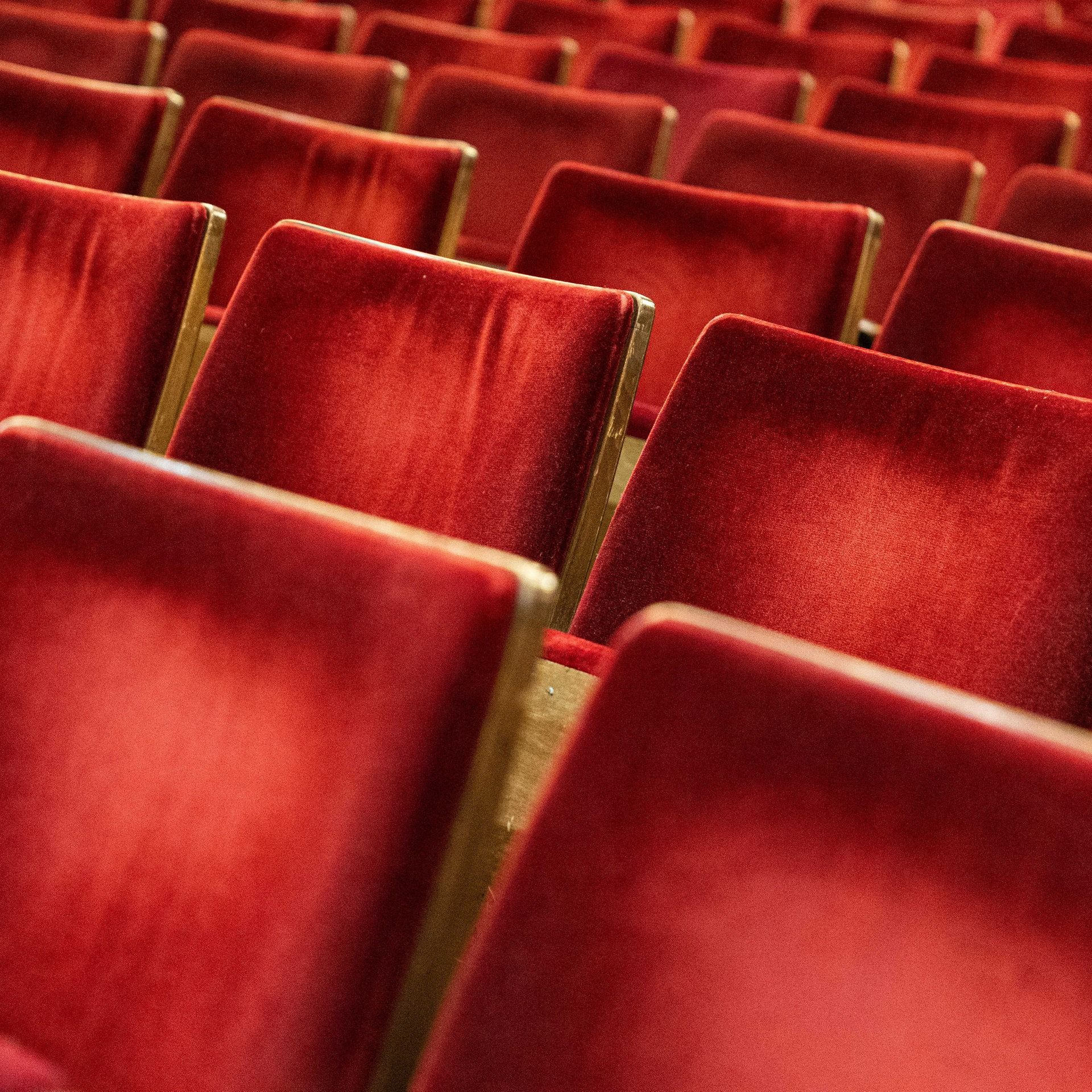 Zwischen Kulturkampf und Klassikern – Wie politisch darf das Theater sein?